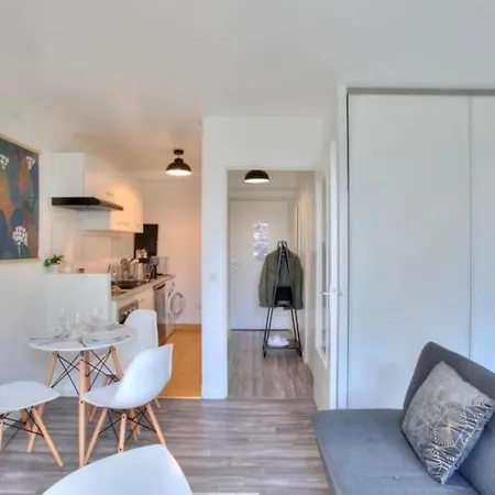 Spacieux Avec Terrasse Et Parking