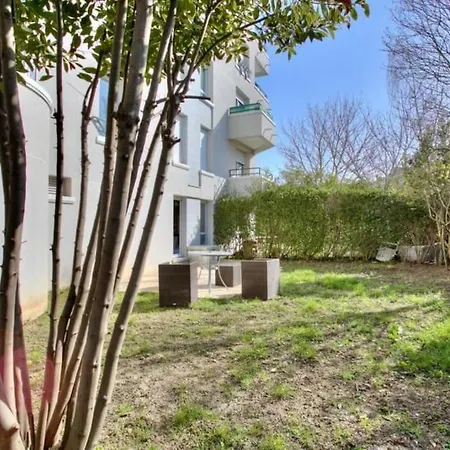 Apartment Spacieux Avec Terrasse Et Parking